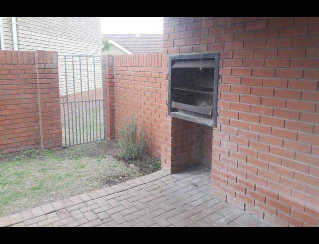 2 BEDROOM TOWNHOUSE RENTED IN LORRAINE